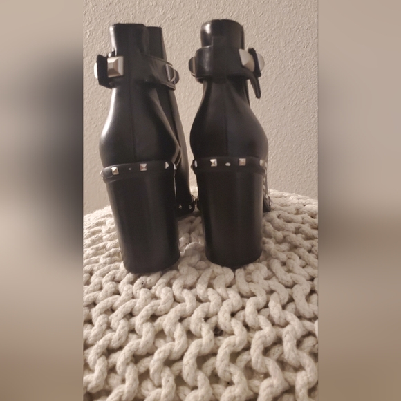 New Charles David Black Studded Bootie Boot size 6 - Picture 6 of 9